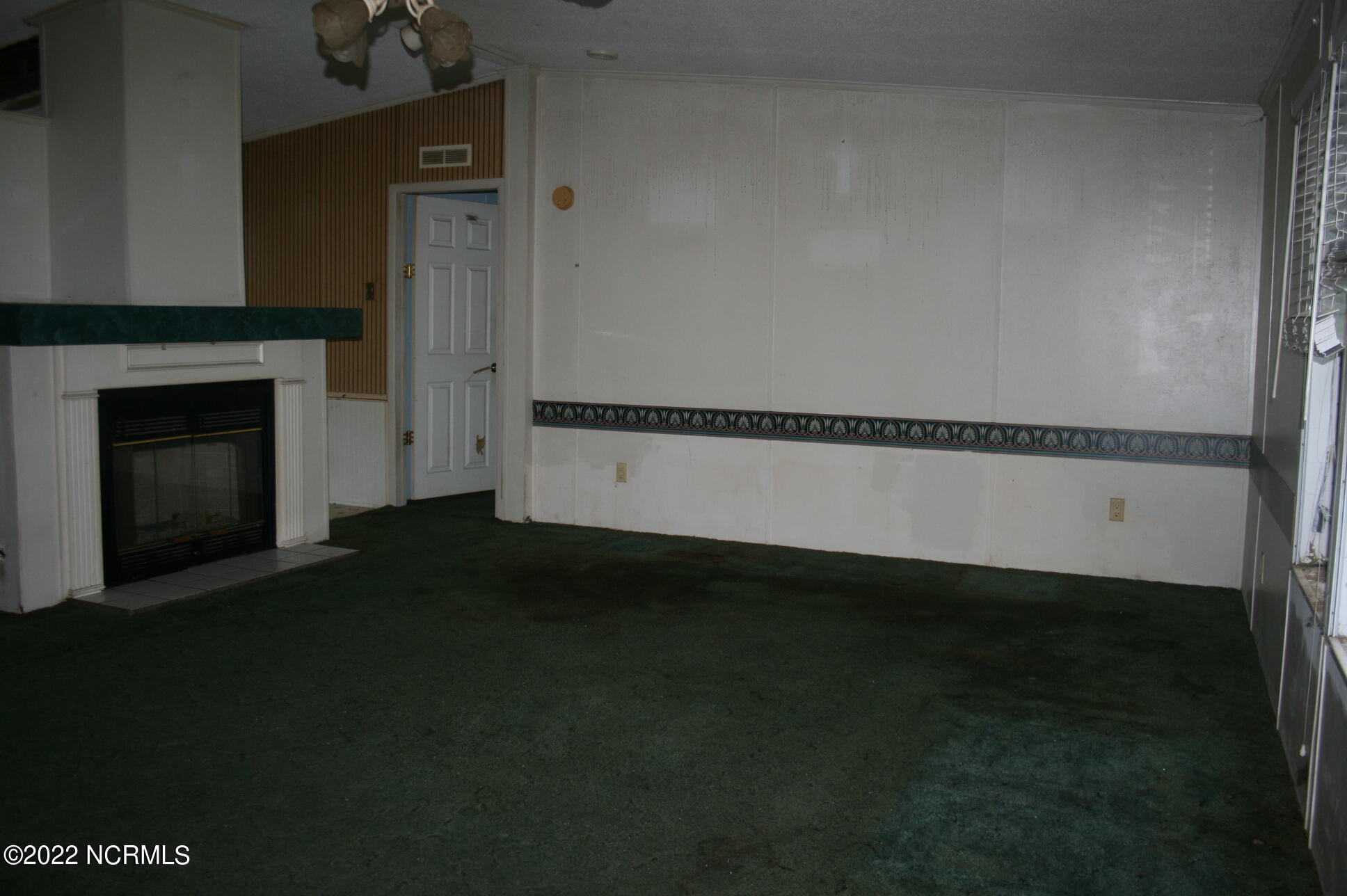 321 Harris Creek Loop Road Jacksonville, NC 28540 - Photo 3 of 17 Living room