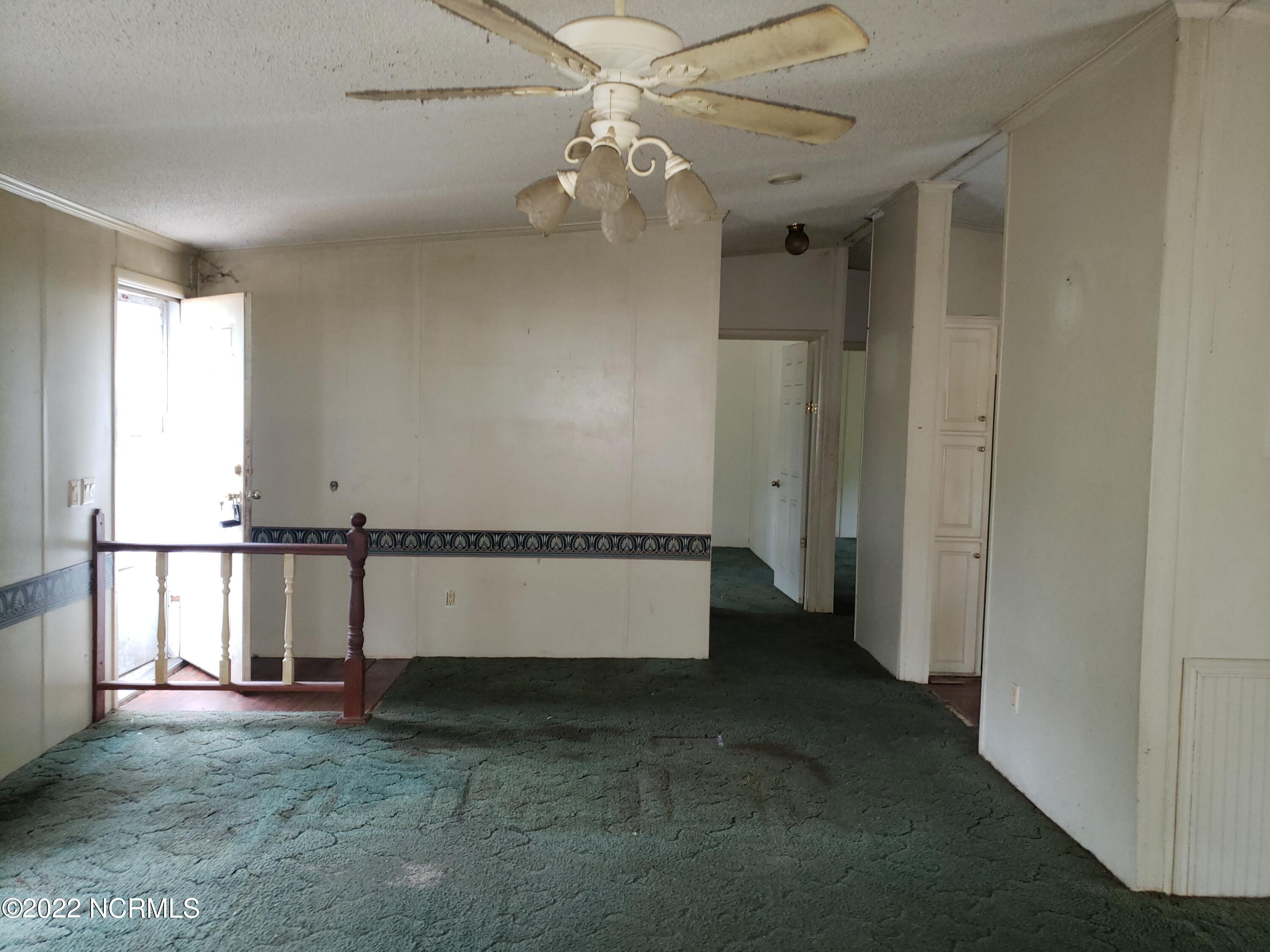 321 Harris Creek Loop Road Jacksonville, NC 28540 - Photo 4 of 17 Living room
