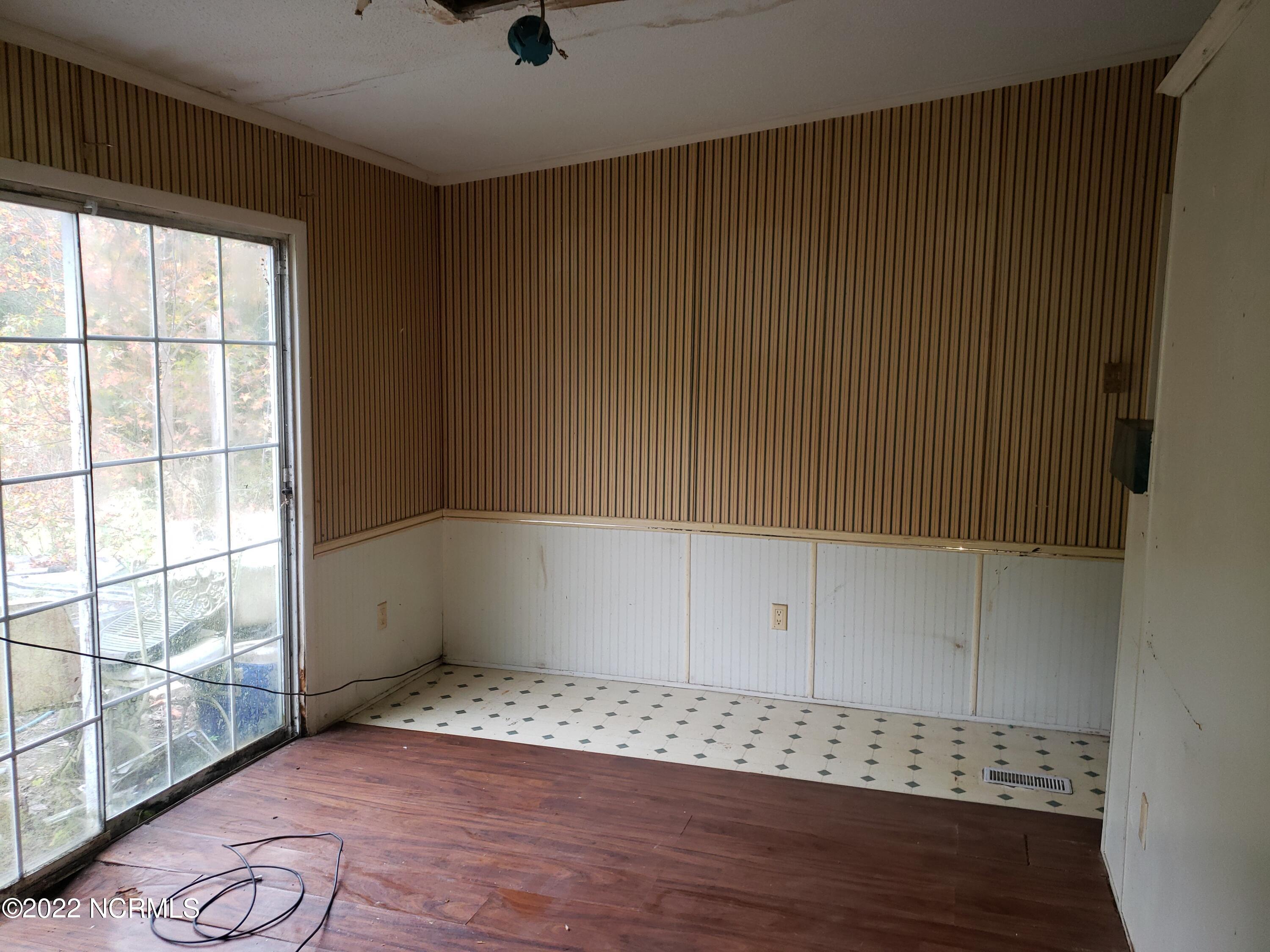 321 Harris Creek Loop Road Jacksonville, NC 28540 - Photo 6 of 17 dining room