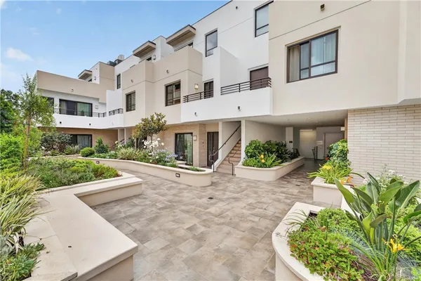 $869,000 | 2428 East Del Mar Boulevard, Unit 206, Pasadena, CA 91107