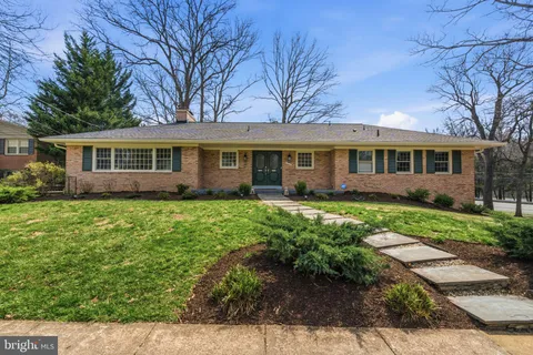 a kitchen with kitchen island granite countertop lots of counter top space and a sink