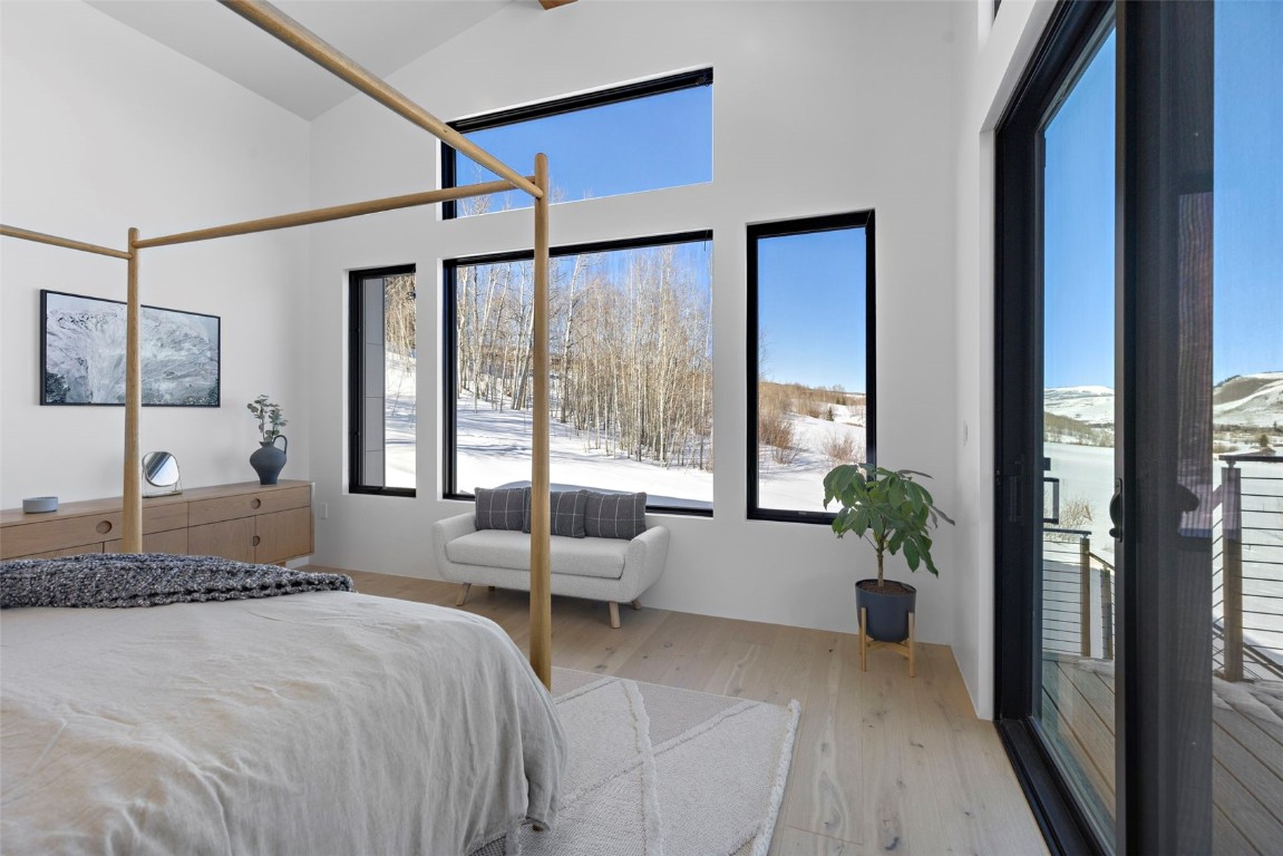 149 Game Trail Road Silverthorne, CO 80498 - Photo 18 of 49 a bedroom with a bed and a potted plant