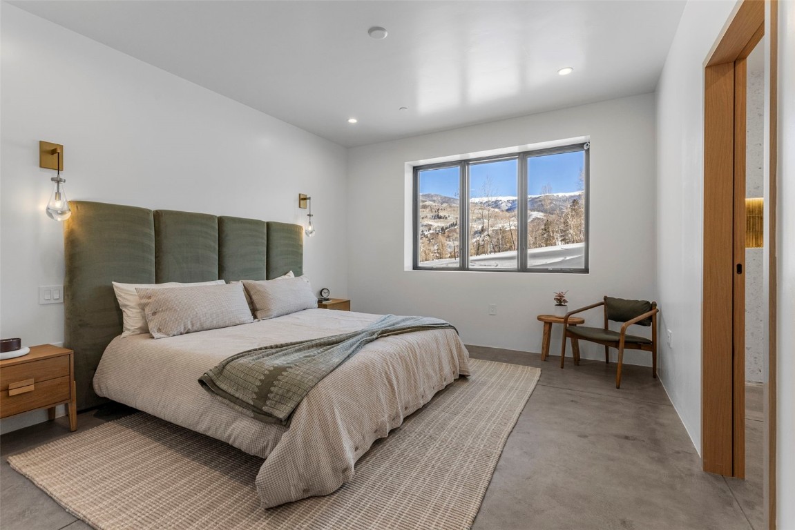 149 Game Trail Road Silverthorne, CO 80498 - Photo 28 of 49 a bedroom with a bed and a couch