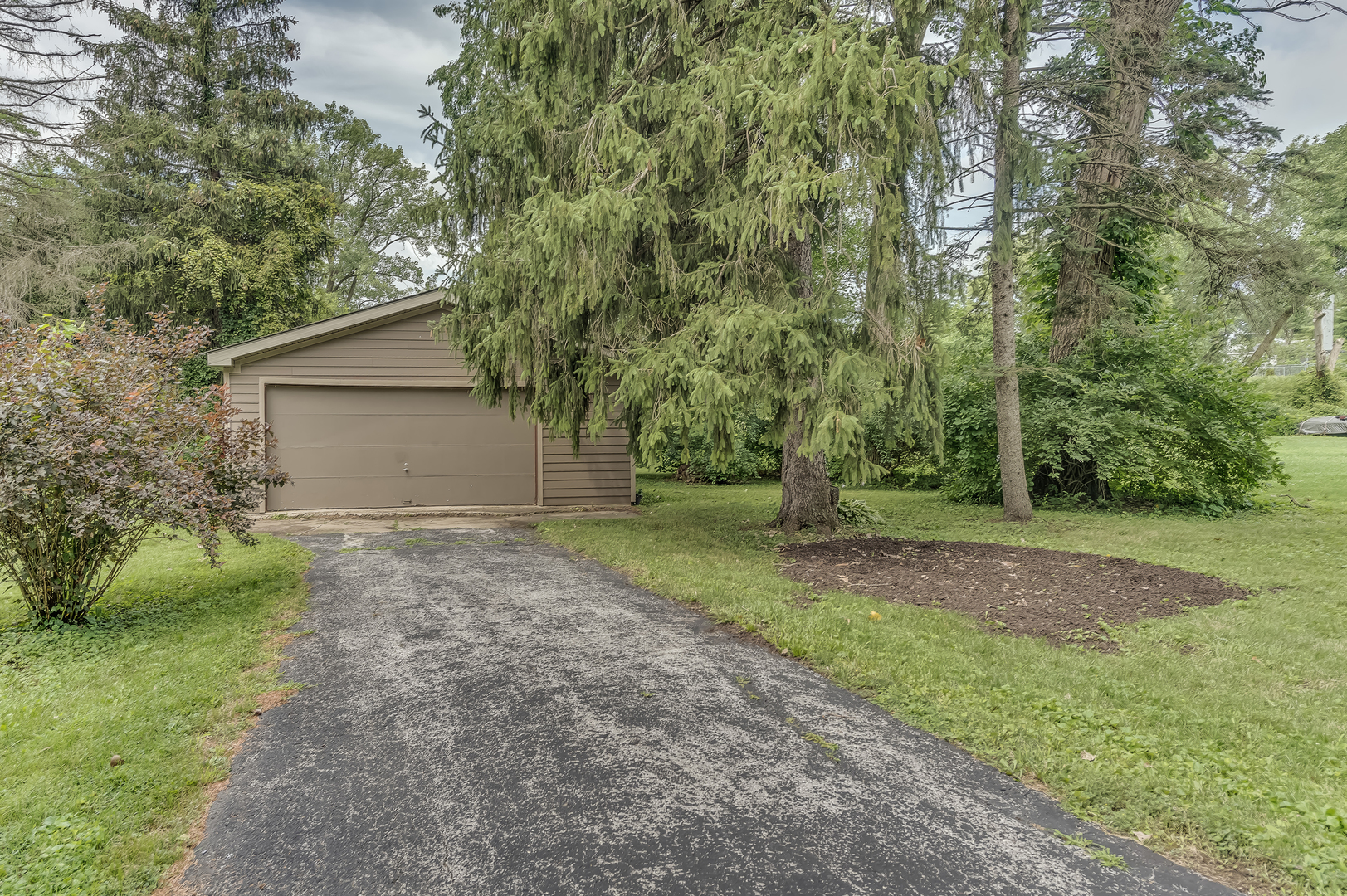 21136 Hillside Road Frankfort, IL 60423 - Photo 17 of 18 a view of backyard of house with green space