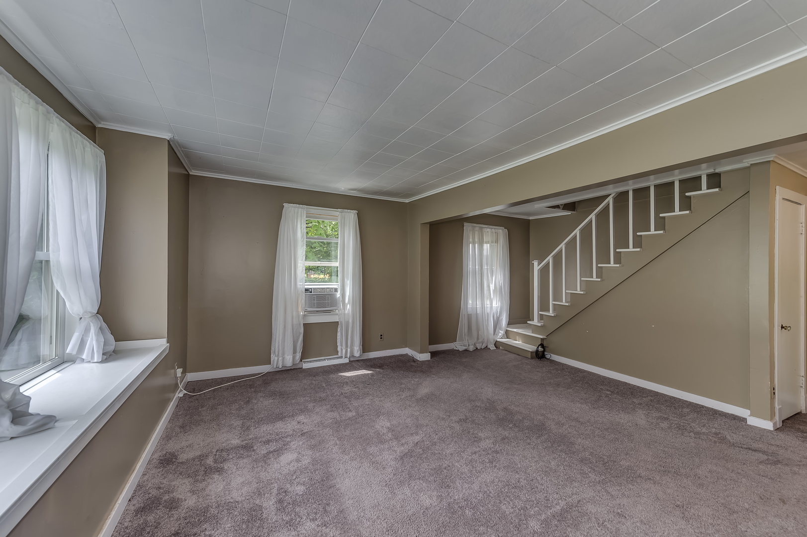 21136 Hillside Road Frankfort, IL 60423 - Photo 5 of 18 a view of an empty room with a window