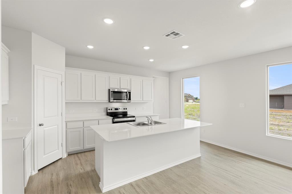 1603 Potomac Lane Blue Ridge, TX 75424 - Photo 6 of 27 14. 1603 Potomac - Kitchen (4)