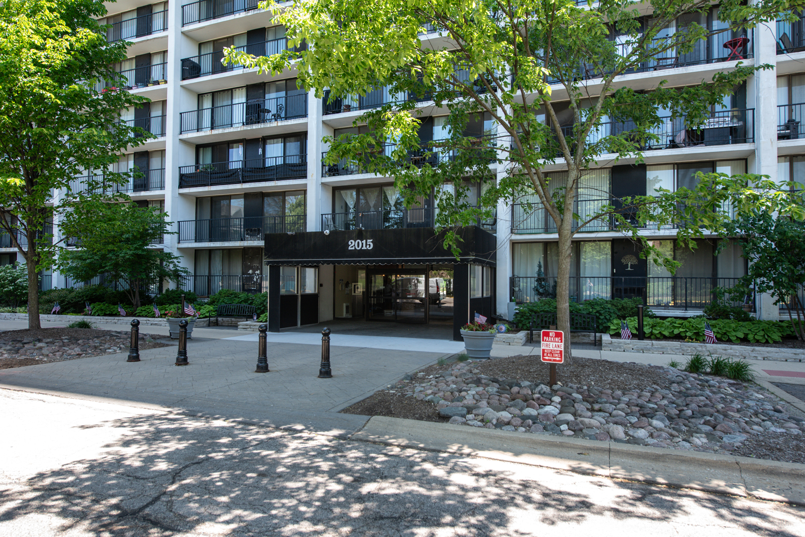 2015 South Finley Road, Unit 612 Lombard, IL 60148 - Photo 2 of 26
