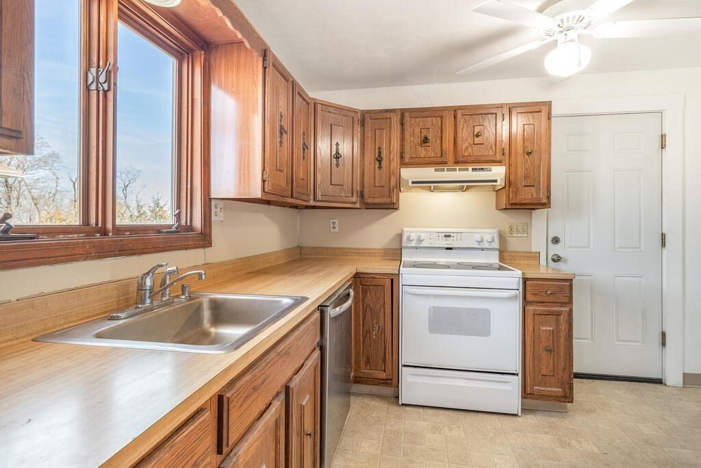 36 Bellevue Road Braintree, MA 02184 - Photo 11 of 33 Gallery Image 11