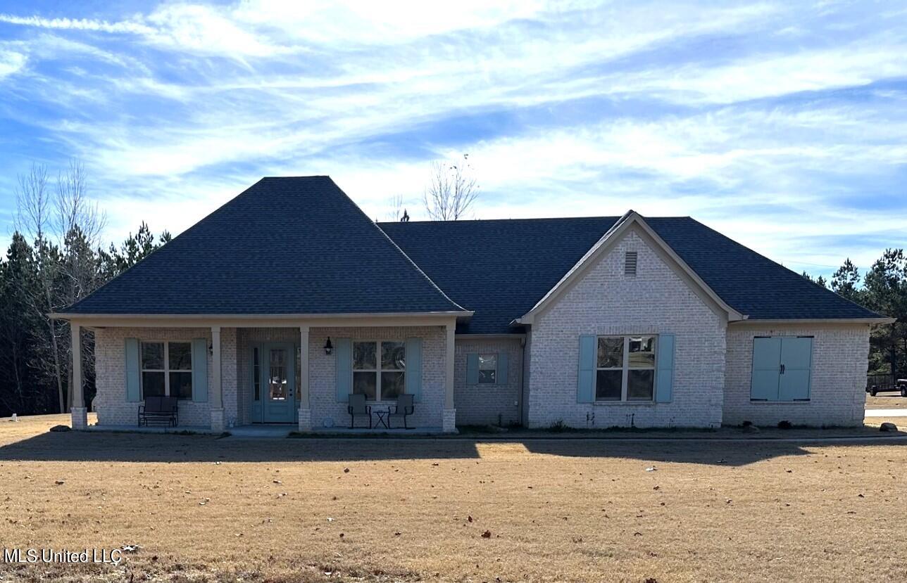 610 Lloyd's Lane Nesbit, MS 38651 - Photo 1 of 32 Front