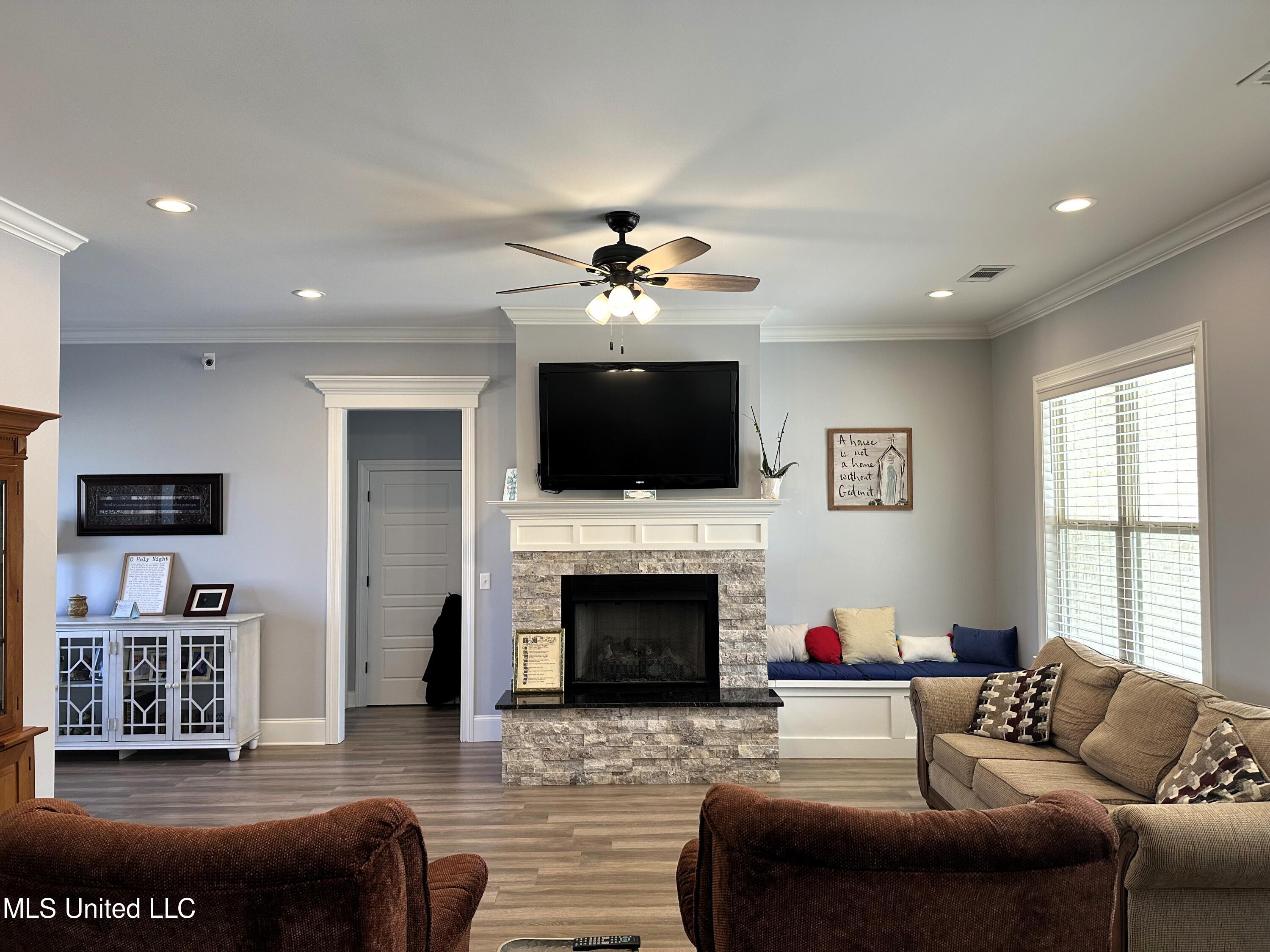 610 Lloyd's Lane Nesbit, MS 38651 - Photo 11 of 32 IMG_3952