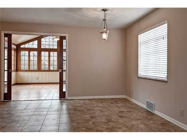 1601 Barrington Road Columbus, OH 43221 - Photo 6 of 24