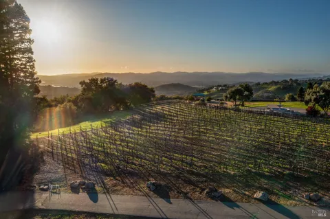 $1,100,000 | 1960 Redwood Hill Court, Santa Rosa, CA 95404