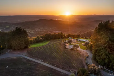 $1,100,000 | 1960 Redwood Hill Court, Santa Rosa, CA 95404