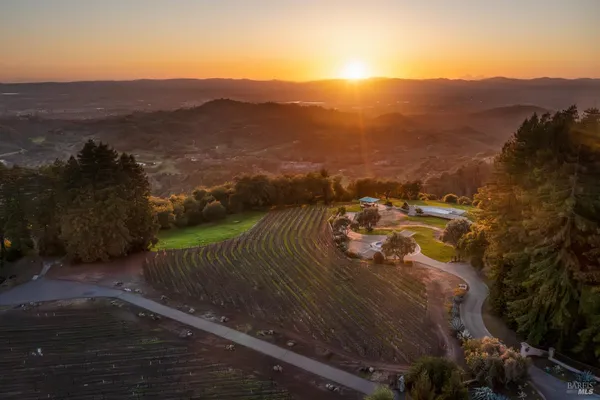 $1,100,000 | 1960 Redwood Hill Court, Santa Rosa, CA 95404