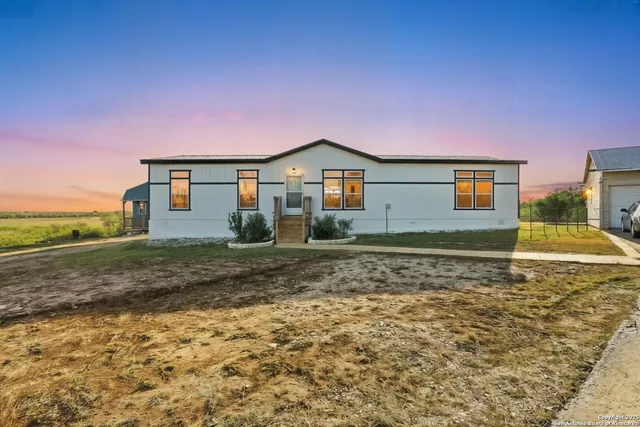 $515,000 | 639 County Road 4614, Hondo, TX 78861