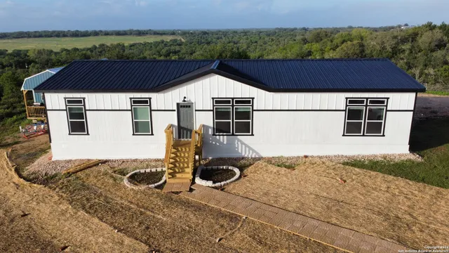 $525,000 | 639 County Road 4614, Hondo, TX 78861