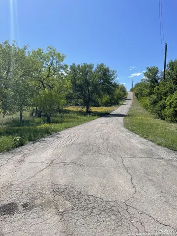 $525,000 | 639 County Road 4614, Hondo, TX 78861