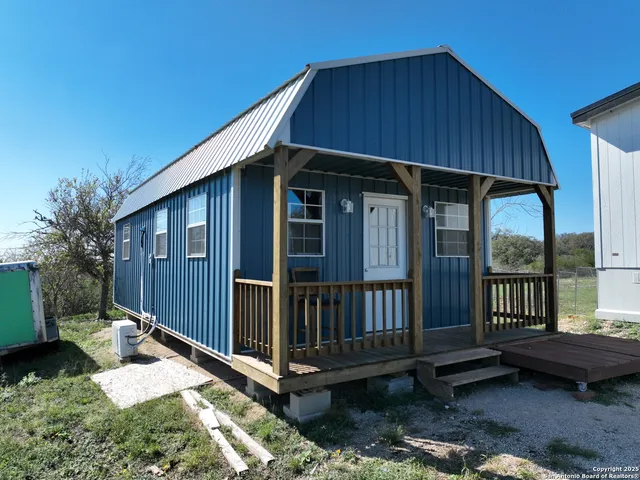 $525,000 | 639 County Road 4614, Hondo, TX 78861