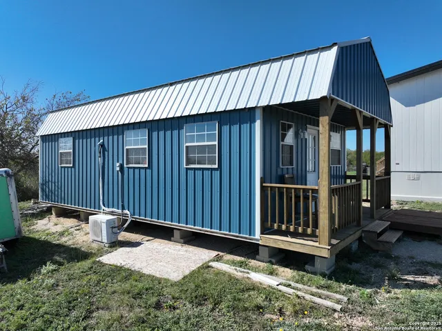 $525,000 | 639 County Road 4614, Hondo, TX 78861