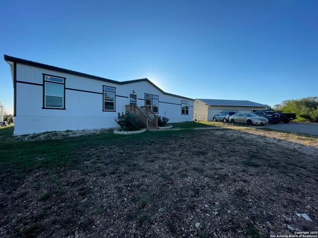 $525,000 | 639 County Road 4614, Hondo, TX 78861