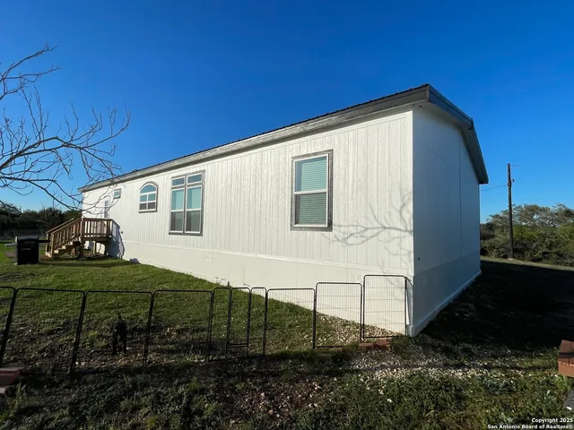 $525,000 | 639 County Road 4614, Hondo, TX 78861