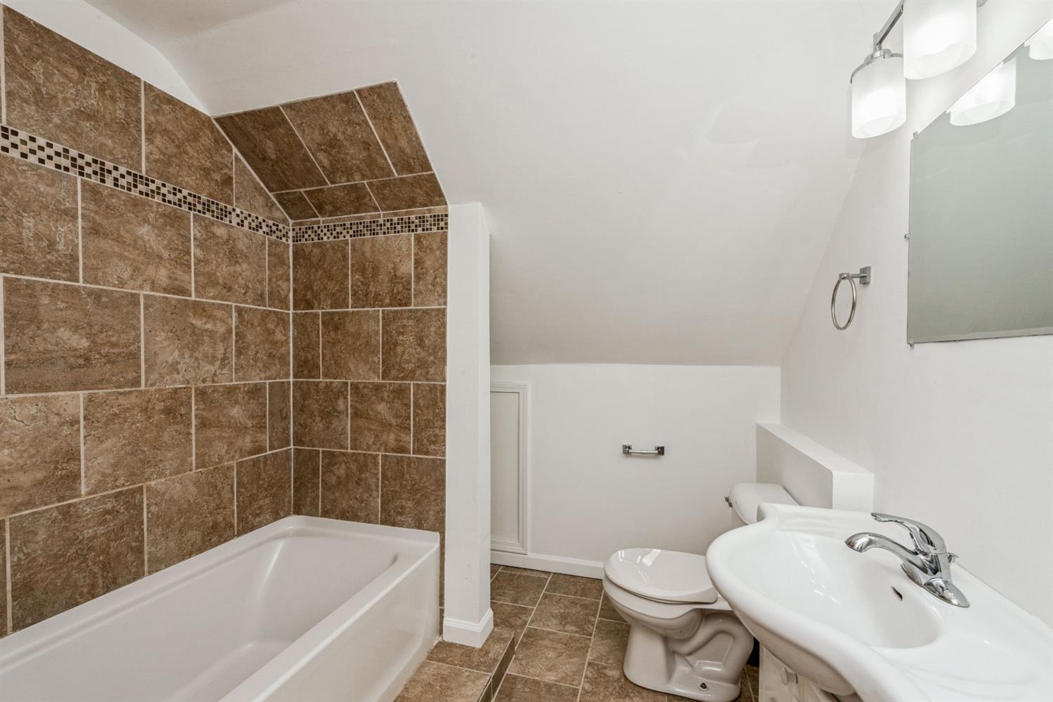 710 Heritage Road Valparaiso, IN 46385 - Photo 14 of 27 a bathroom with a bathtub and toilet
