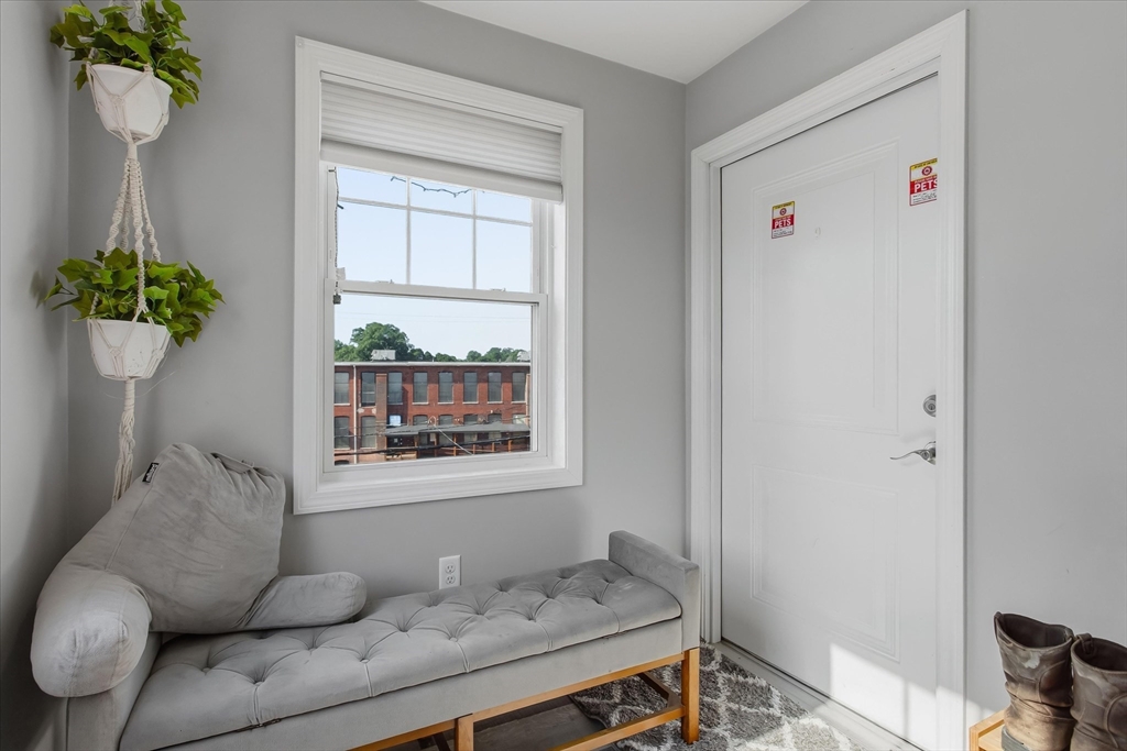 35 Shaw Street Lowell, MA 01851 - Photo 17 of 34