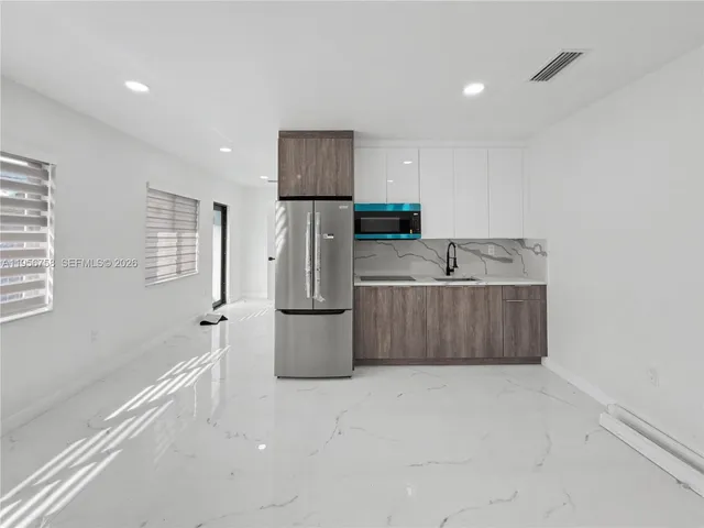 $1,400,000 | 2490 Southwest 17th Street, Miami, FL 33145