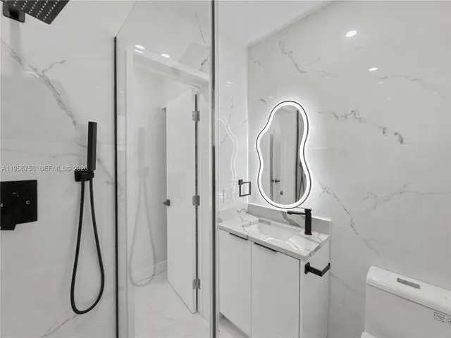 $1,400,000 | 2490 Southwest 17th Street, Miami, FL 33145