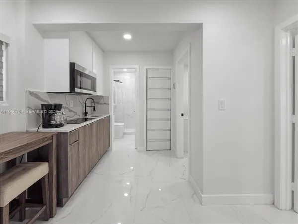 $1,400,000 | 2490 Southwest 17th Street, Miami, FL 33145