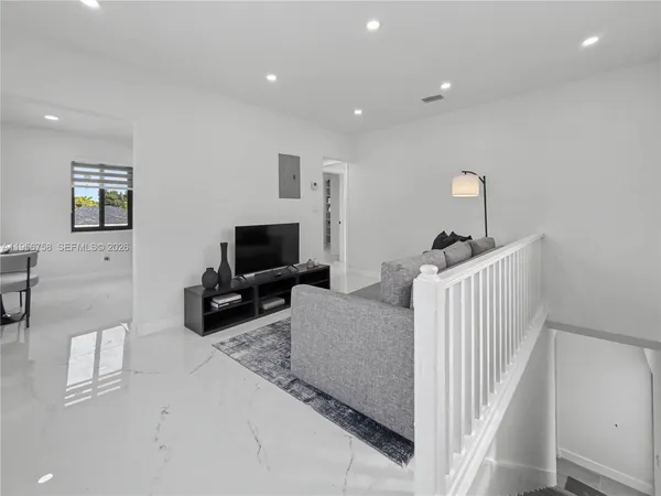 $1,400,000 | 2490 Southwest 17th Street, Miami, FL 33145
