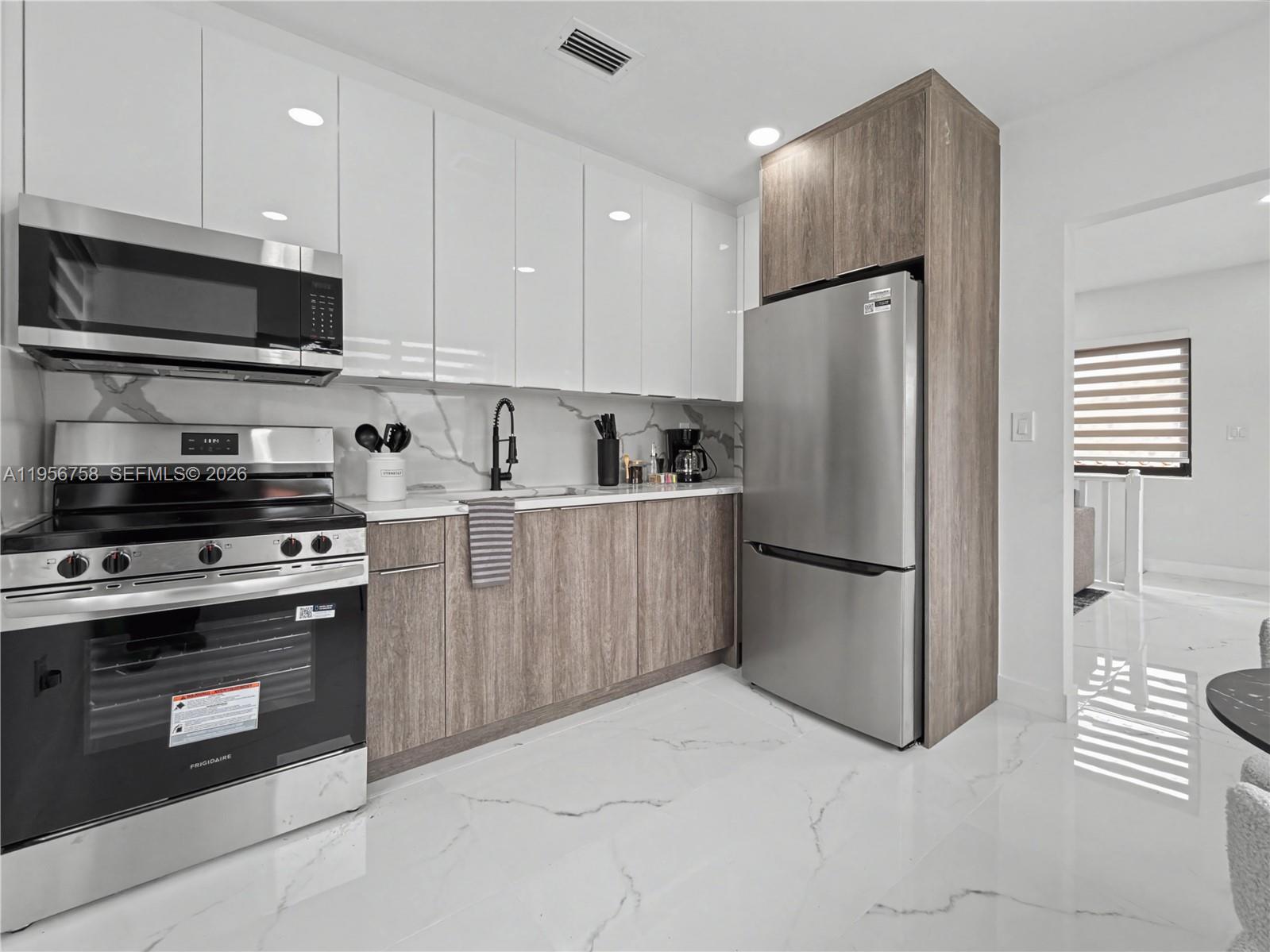 2490 Southwest 17th Street Miami, FL 33145 - Photo 31 of 36
