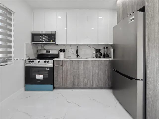 $1,400,000 | 2490 Southwest 17th Street, Miami, FL 33145