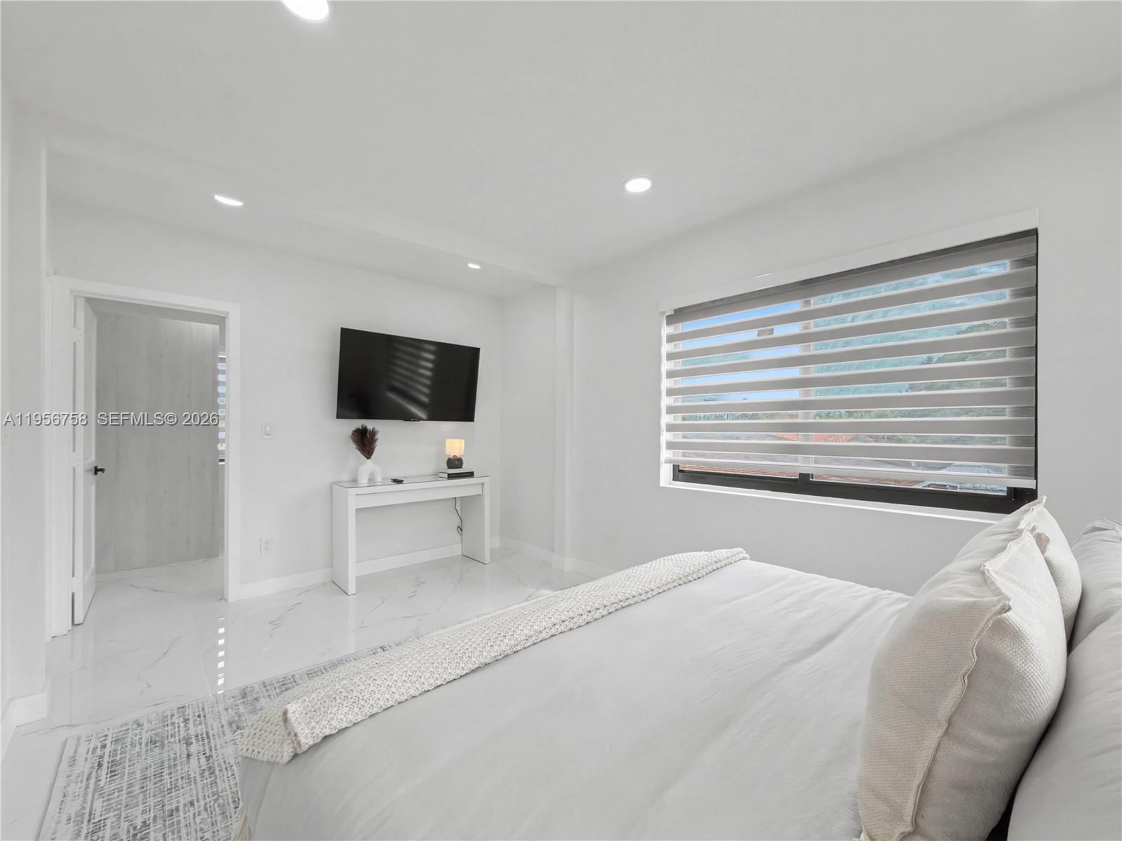 2490 Southwest 17th Street Miami, FL 33145 - Photo 33 of 36