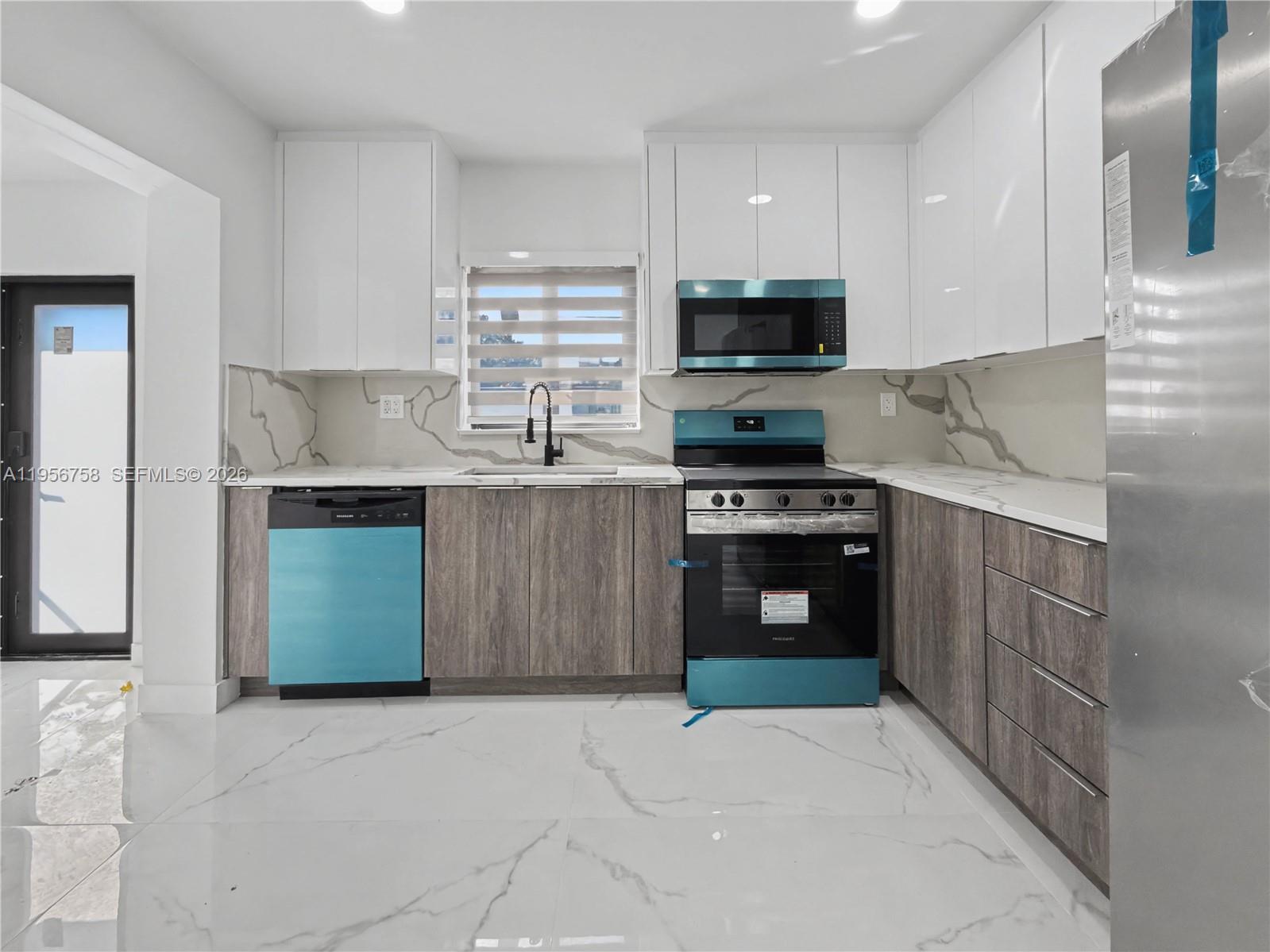 2490 Southwest 17th Street Miami, FL 33145 - Photo 7 of 36