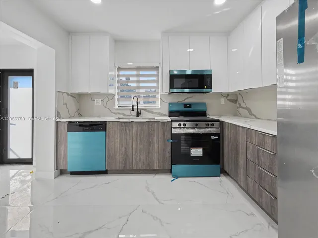 $1,400,000 | 2490 Southwest 17th Street, Miami, FL 33145