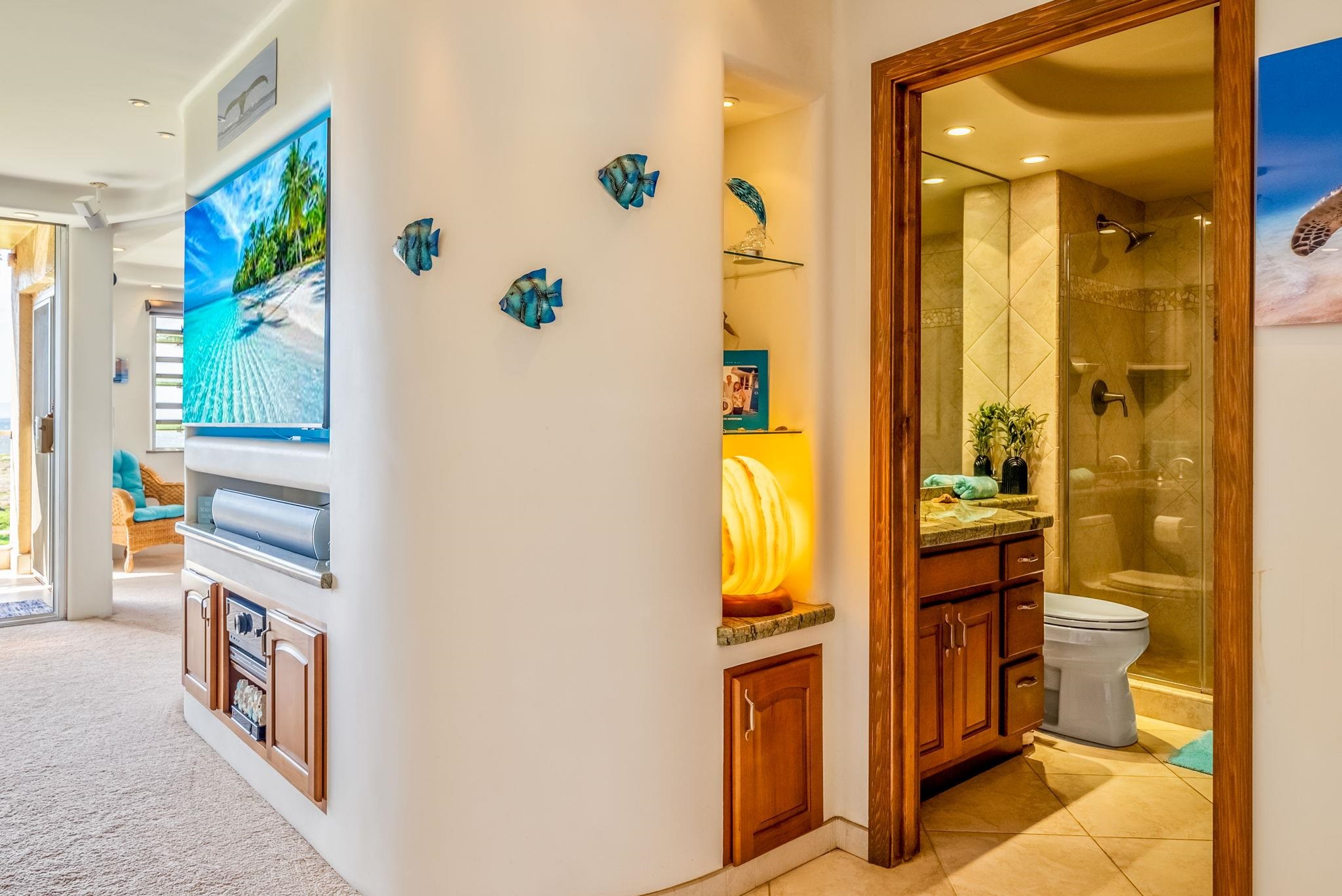 760 South Kihei Road, Unit 522 Kihei, HI 96753 - Photo 21 of 48 a bathroom with a sink and a mirror