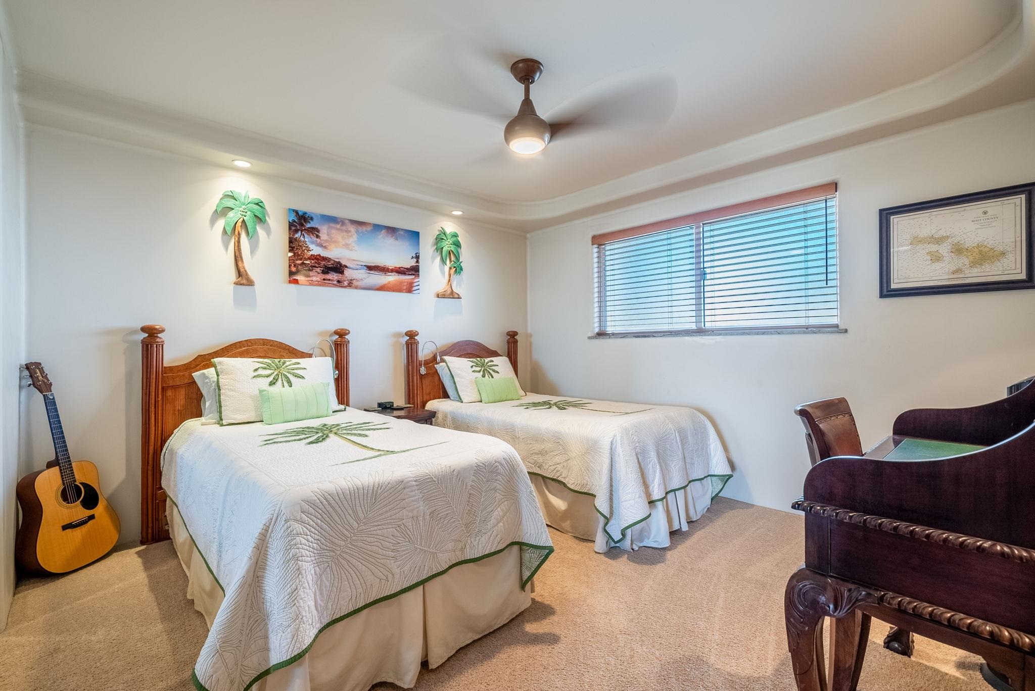 760 South Kihei Road, Unit 522 Kihei, HI 96753 - Photo 22 of 48 a bedroom with two beds and painting on the wall