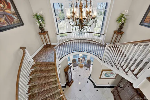 $5,700,000 | 195 Feeks Lane, Locust Valley, NY 11560