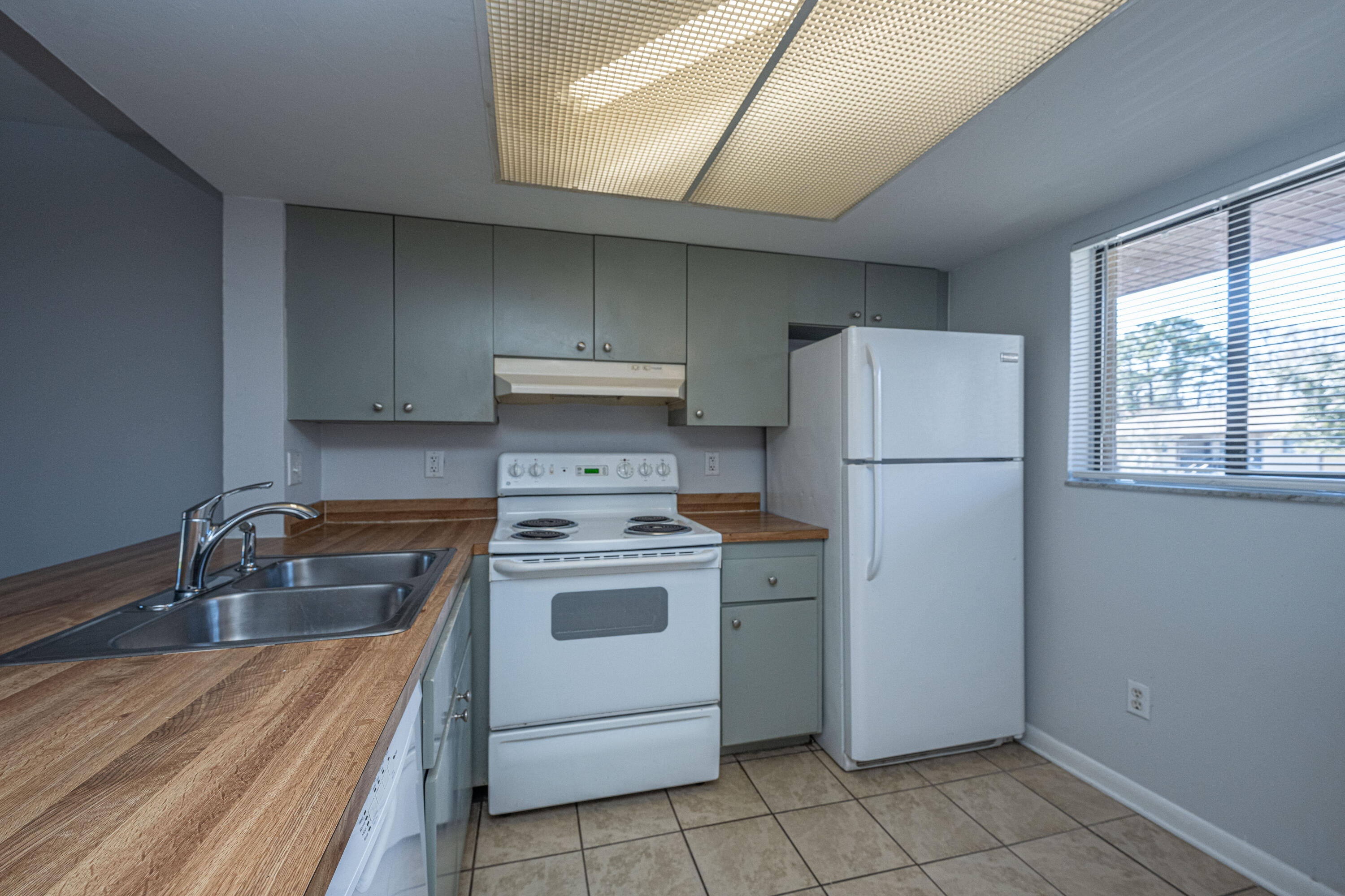 2178 Bees Ferry Road, Unit 1905 Charleston, SC 29414 - Photo 4 of 27 2178BeesFerryRdAptE13