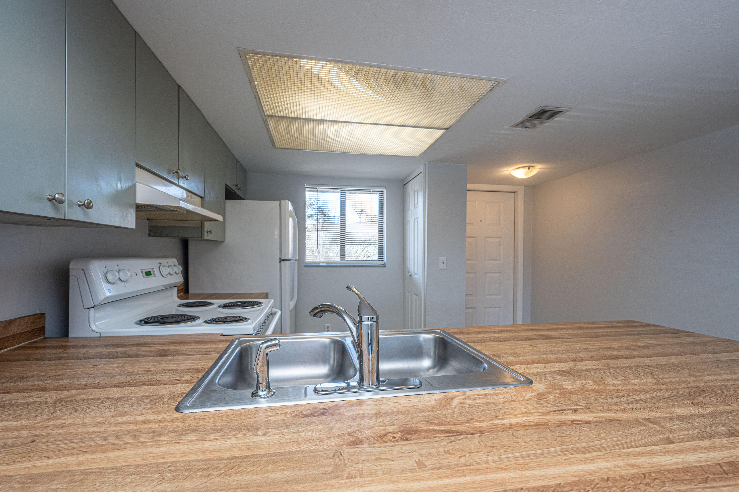 2178 Bees Ferry Road, Unit 1905 Charleston, SC 29414 - Photo 6 of 27 2178BeesFerryRdAptE12