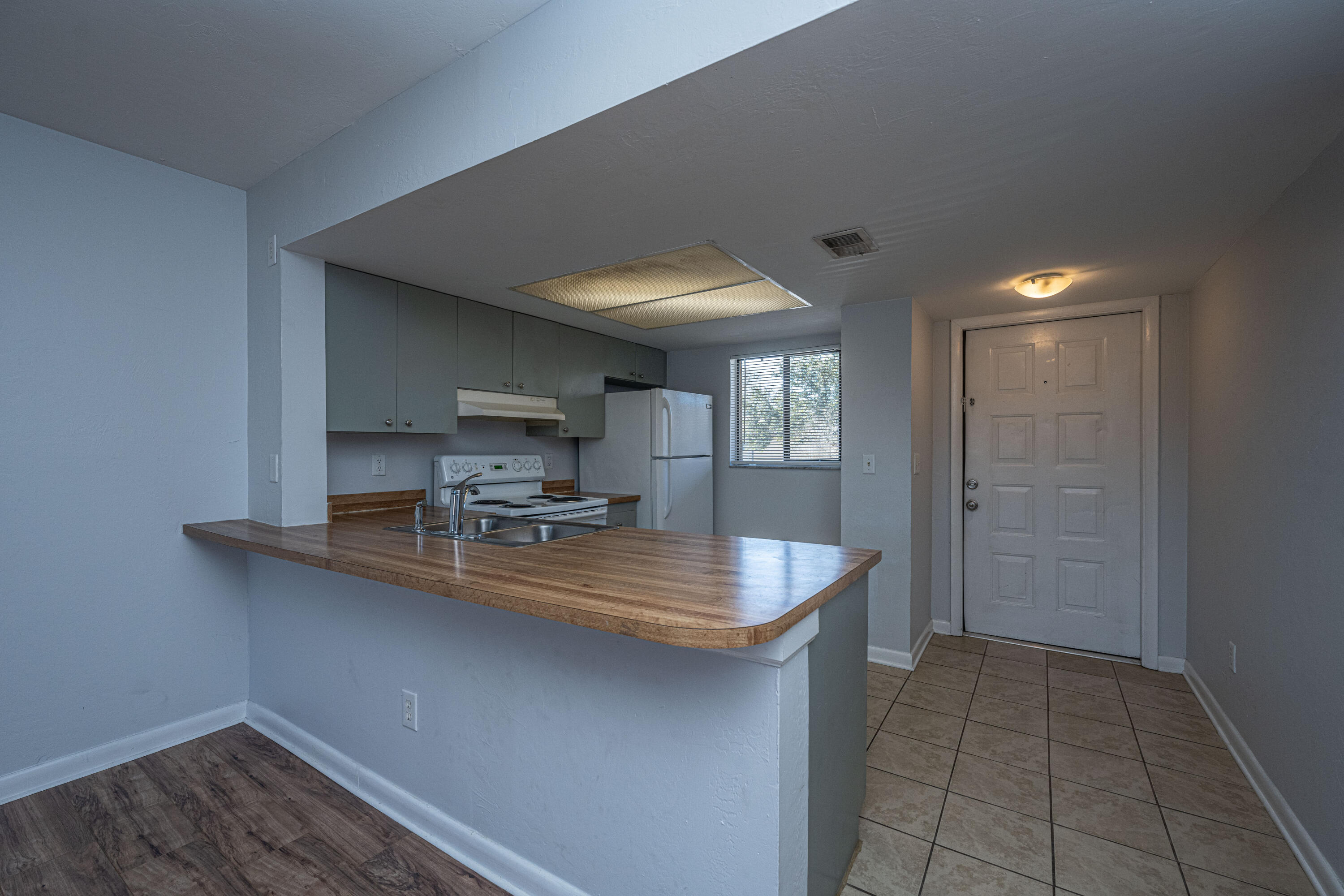 2178 Bees Ferry Road, Unit 1905 Charleston, SC 29414 - Photo 8 of 27 2178BeesFerryRdAptE10