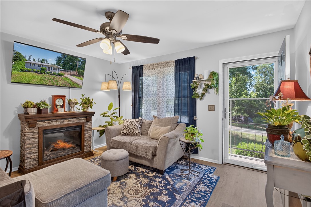 116 Oak Ridge Circle Seneca, SC 29678 - Photo 4 of 35