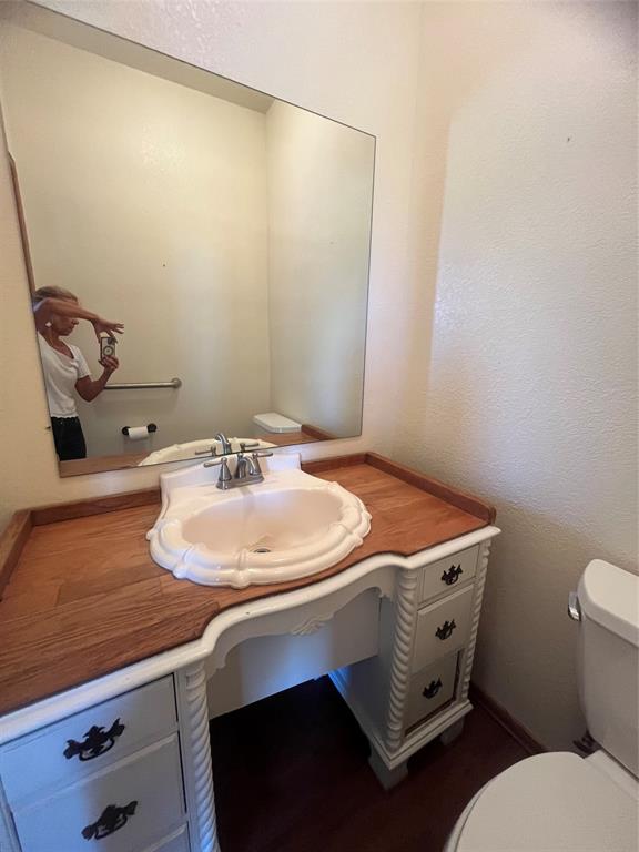 427 Grover Dallas Road Weatherford, TX 76088 - Photo 9 of 30 Downstairs Half bath