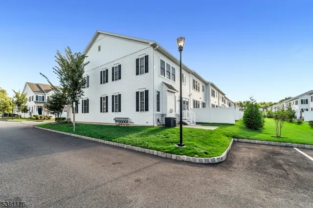 $1,150,000 | 4 Lenape Lane, Unit 805, Old Tappan, NJ 07675