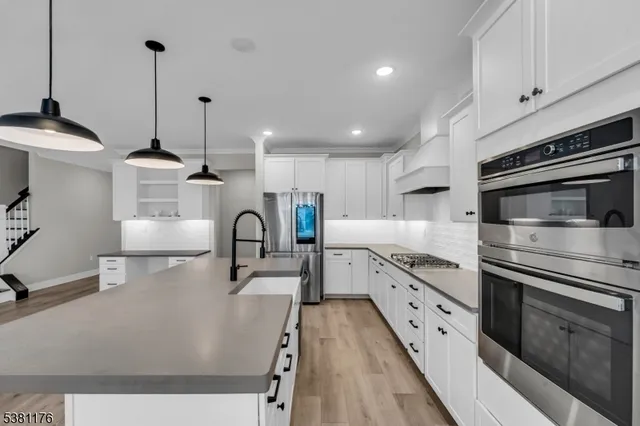 $1,150,000 | 4 Lenape Lane, Unit 805, Old Tappan, NJ 07675