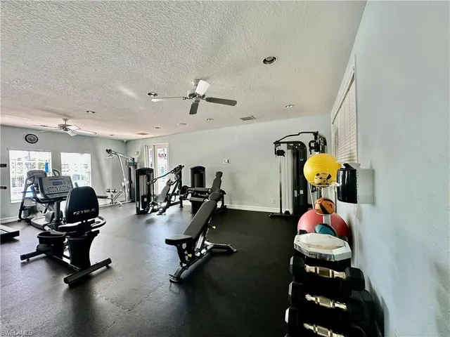 $1,650 | 4700 St Croix Lane, Unit 335, Naples, FL 34109