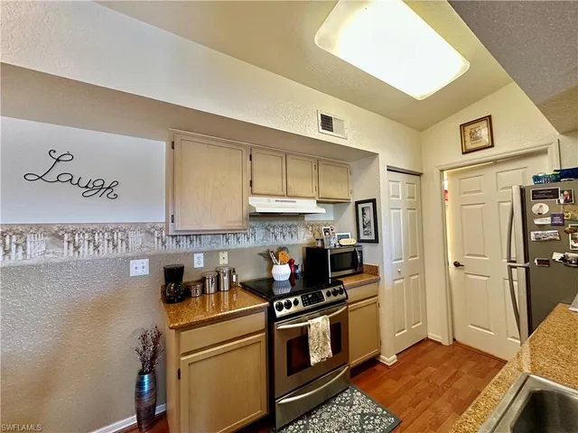 $1,650 | 4700 St Croix Lane, Unit 335, Naples, FL 34109