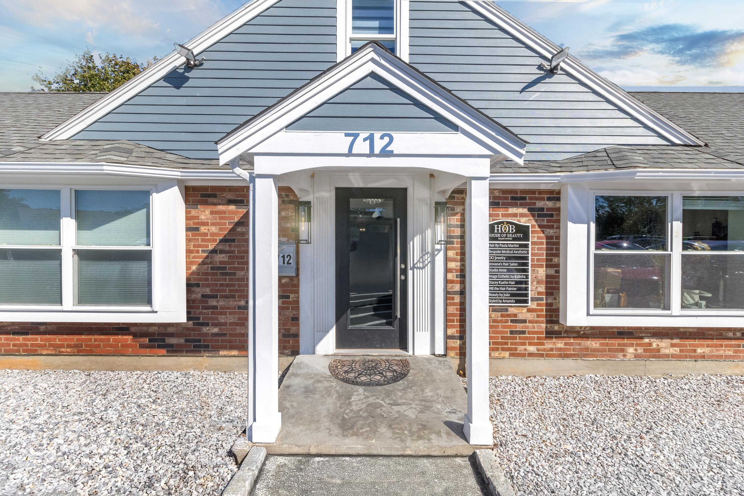 712 Main Street Hyannis, MA 02601 - Photo 16 of 88 Upclose Entrance With Salon Signage