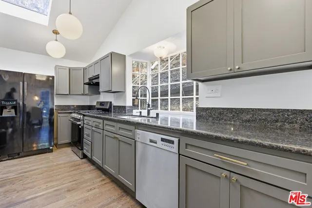 $8,600 | 9820 Yoakum Drive, Beverly Hills, CA 90210